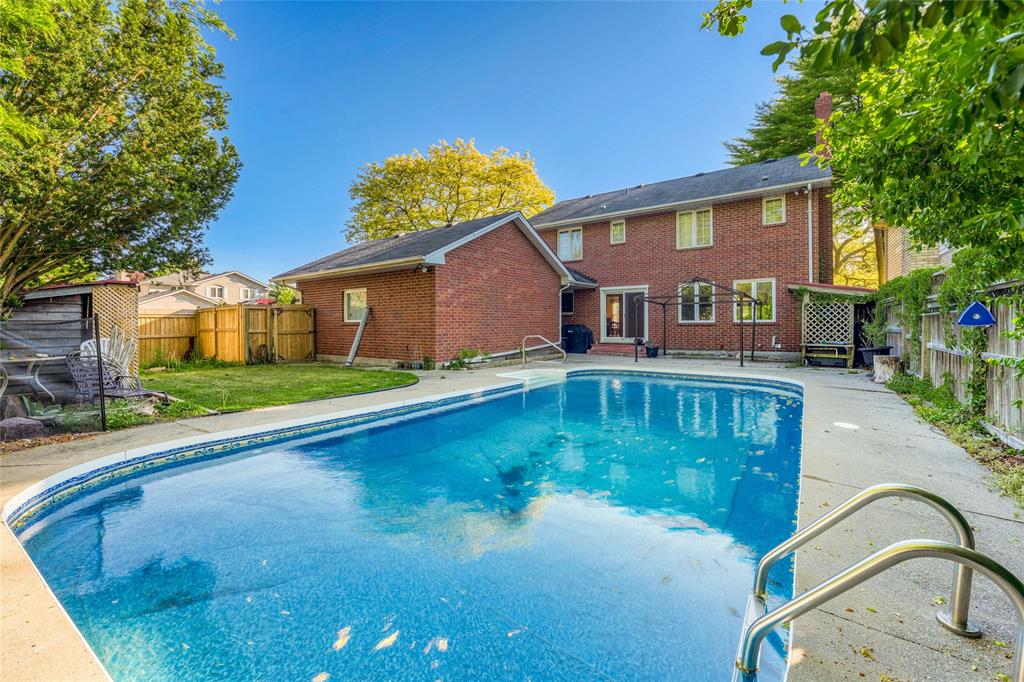 706 ESSER Crescent, Sarnia, Ontario, Canada photo 6