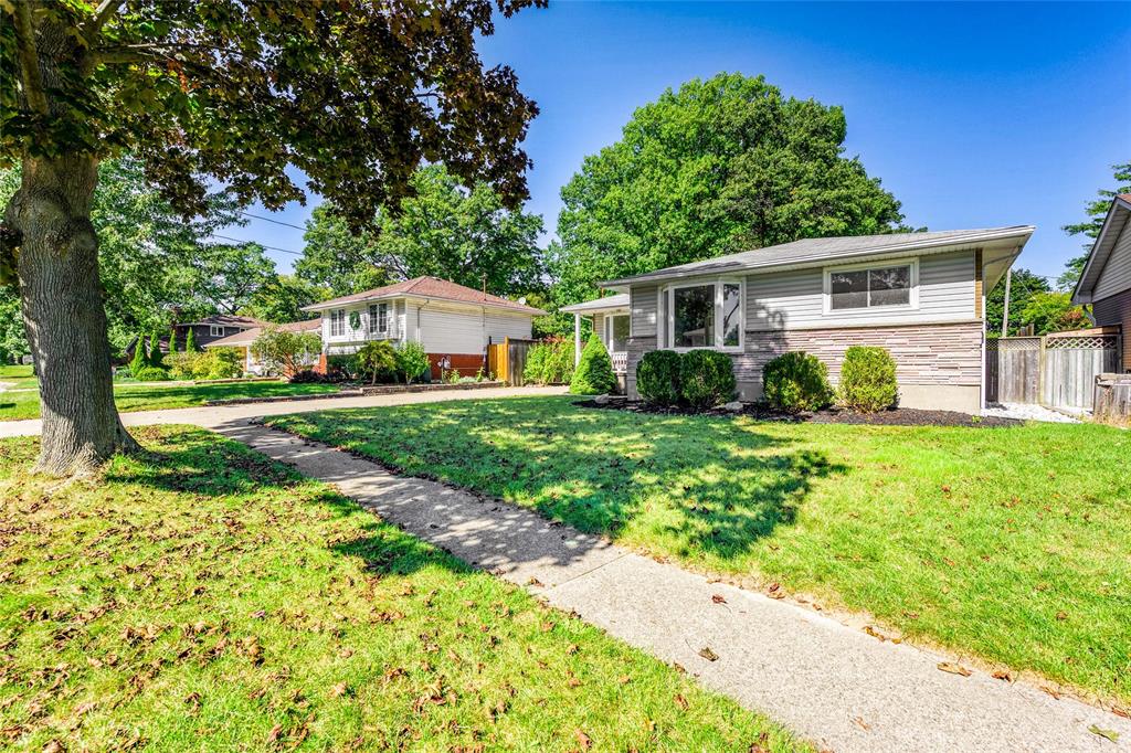 860 Champlain Drive, Sarnia, Ontario, Canada photo 4
