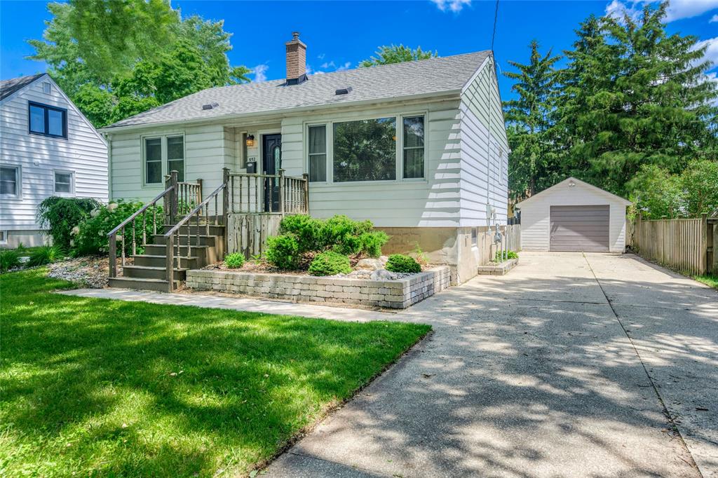 952 Woodland Avenue, Sarnia, Ontario, Canada photo 1