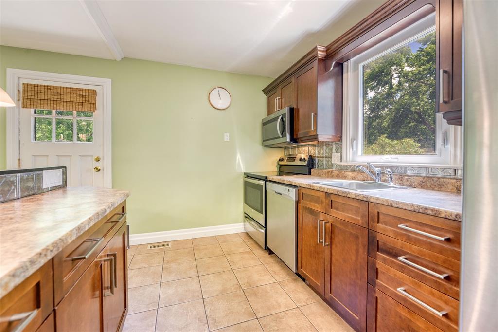 952 Woodland Avenue, Sarnia, Ontario, Canada photo 30