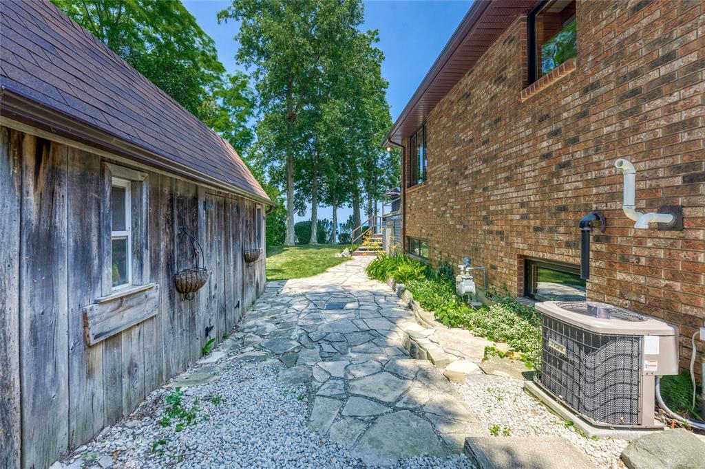 3194 DANA Street, Plympton-Wyoming, Ontario, Canada photo 5