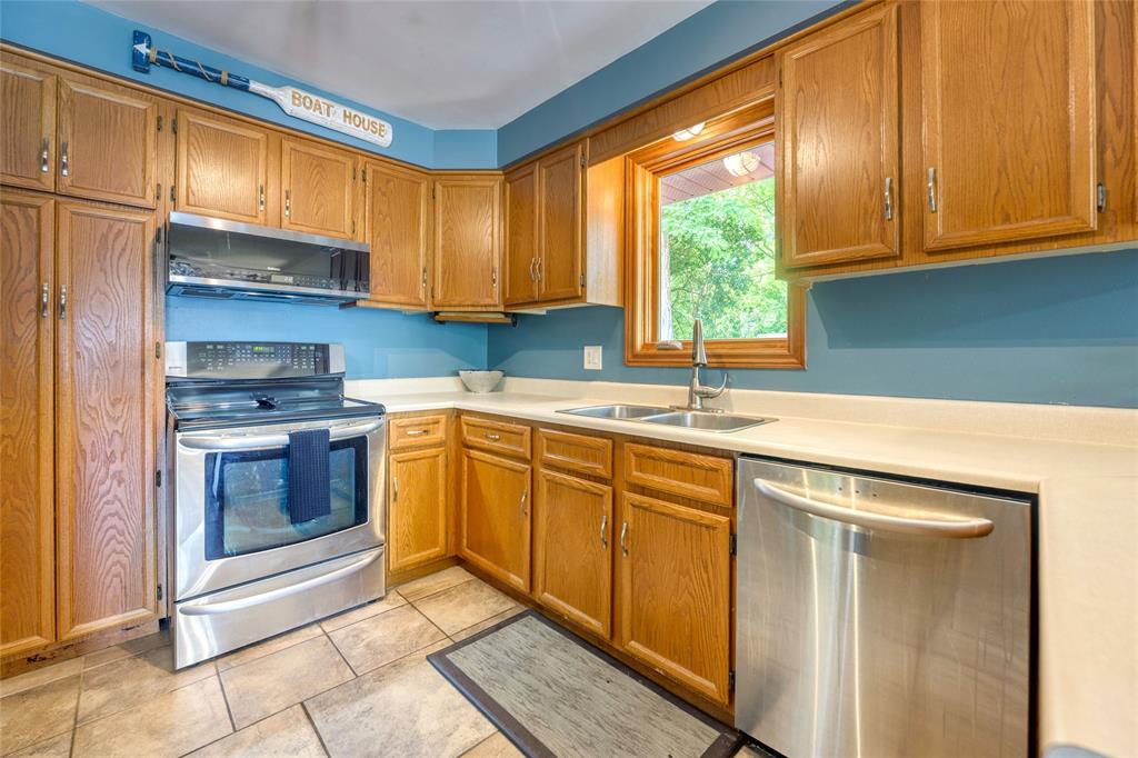 3194 DANA Street, Plympton-Wyoming, Ontario, Canada photo 32