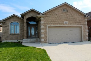 57 NEWCASTLE DR, Sarnia, Ontario, Canada