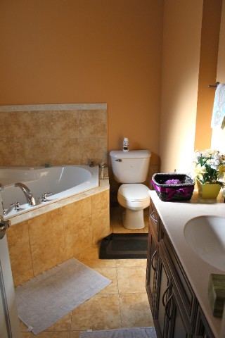 57 NEWCASTLE DR, Sarnia, Ontario, Canada