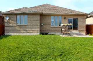 57 NEWCASTLE DR, Sarnia, Ontario, Canada