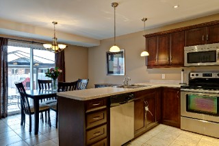 712 FOREST HILL CRT, Sarnia, Ontario, Canada
