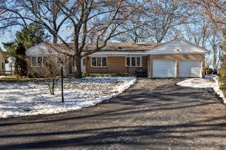 564 LAKESHORE RD, Sarnia, Ontario, Canada