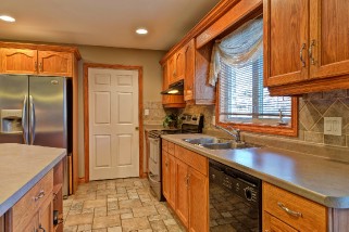 627 HUMBER DR, Sarnia, Ontario, Canada