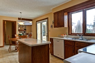 2439 LAKEFIELD, Sarnia, Ontario, Canada