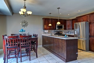 712 FOREST HILL CRT, Sarnia, Ontario, Canada