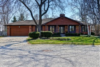 2435 LISA CRES, Sarnia, Ontario, Canada