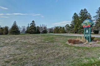2435 LISA CRES, Sarnia, Ontario, Canada