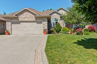 49 RONALD BLOORE DR, Sarnia, Ontario, Canada