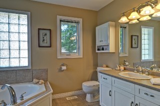 49 RONALD BLOORE DR, Sarnia, Ontario, Canada
