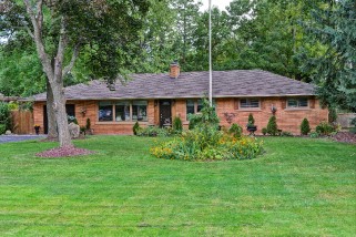 2049 LAKESHORE RD, Sarnia, Ontario, Canada