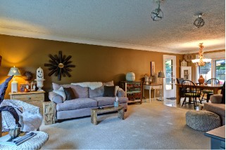 2049 LAKESHORE RD, Sarnia, Ontario, Canada