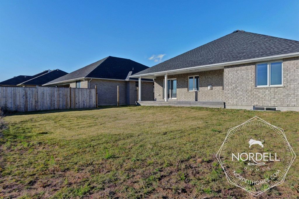 145 LIZUCHA DR, Sarnia, Ontario, Canada