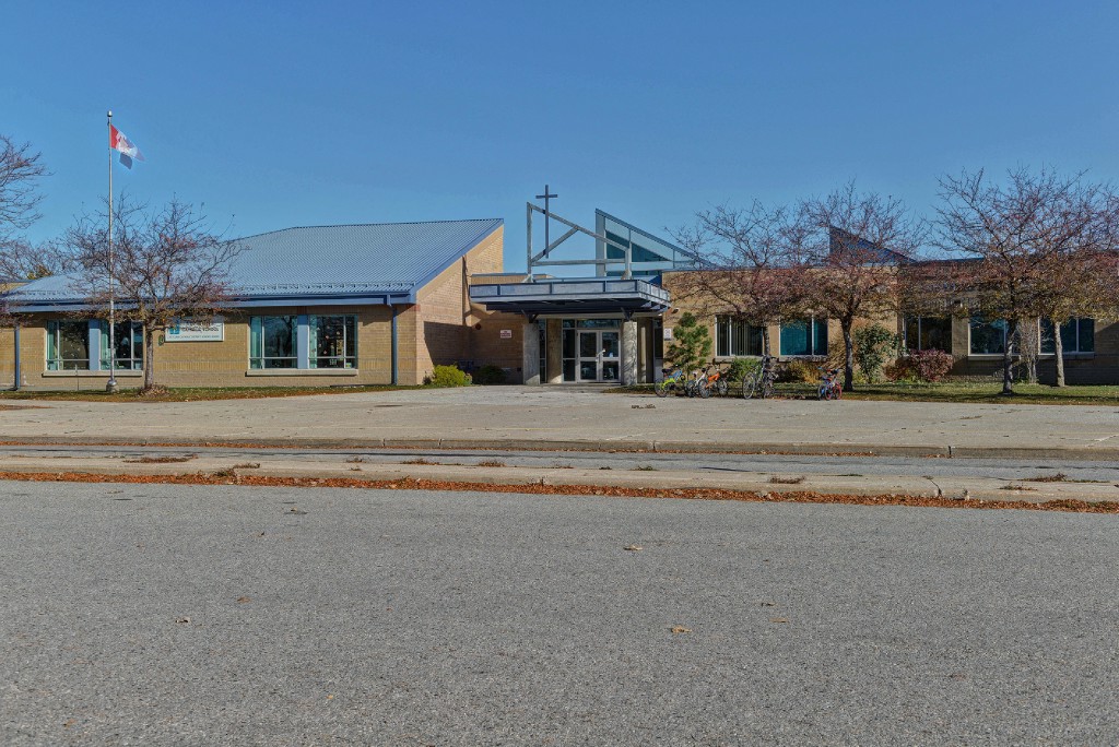 145 LIZUCHA DR, Sarnia, Ontario, Canada