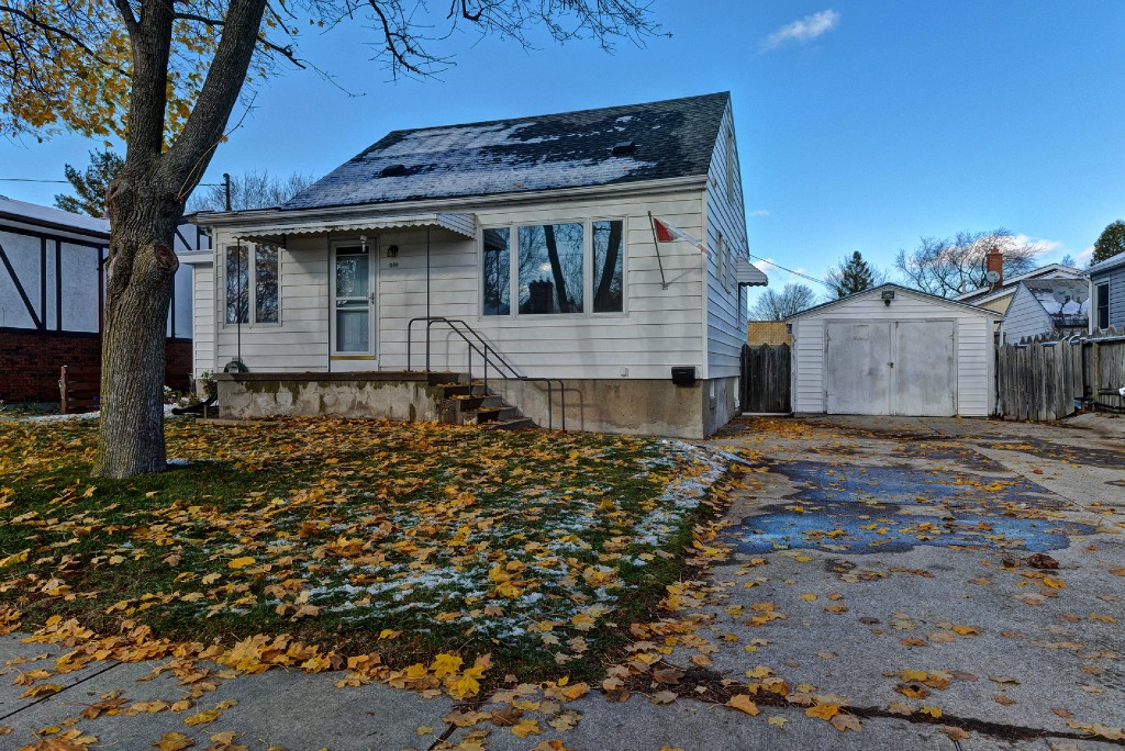 608 ALEXANDRA AVE, Point Edward, Ontario, Canada
