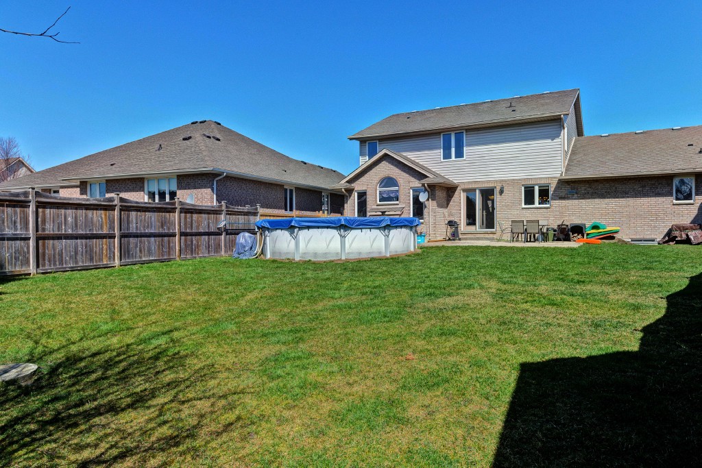 627 HUMBER DR, Sarnia, Ontario, Canada
