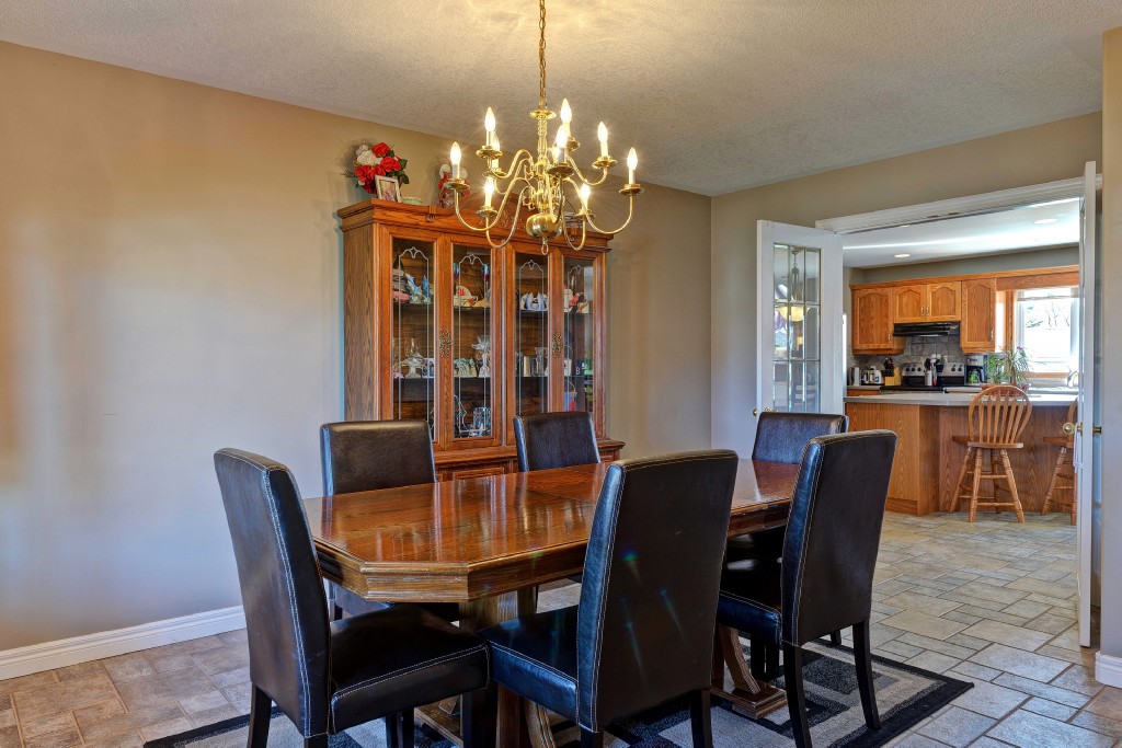 627 HUMBER DR, Sarnia, Ontario, Canada
