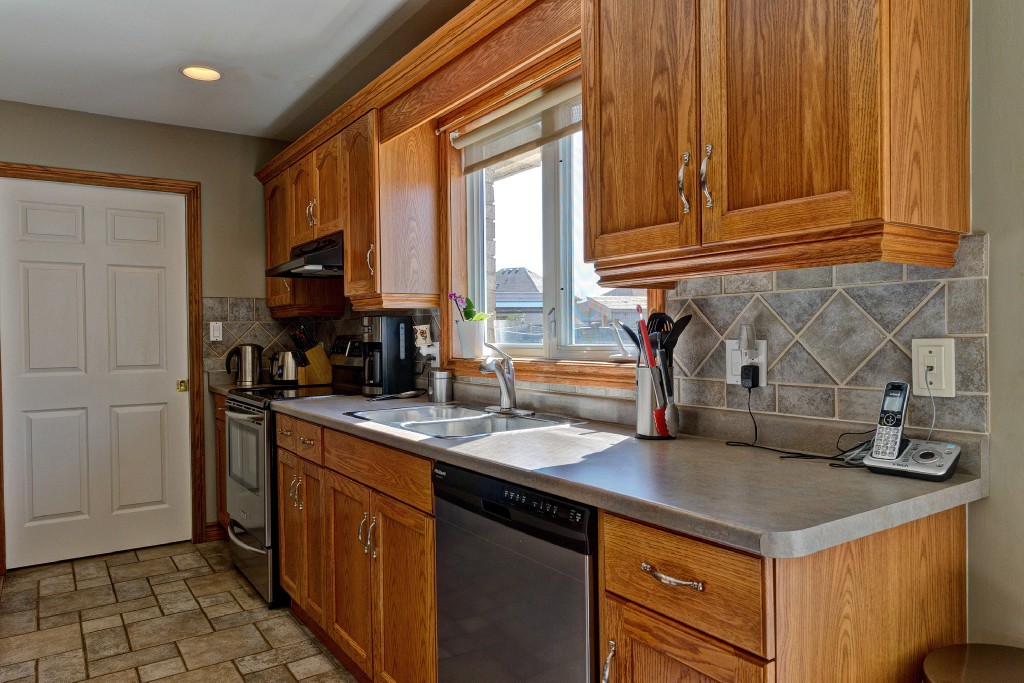 627 HUMBER DR, Sarnia, Ontario, Canada
