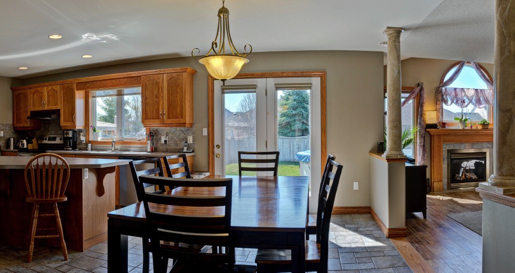 627 HUMBER DR, Sarnia, Ontario, Canada