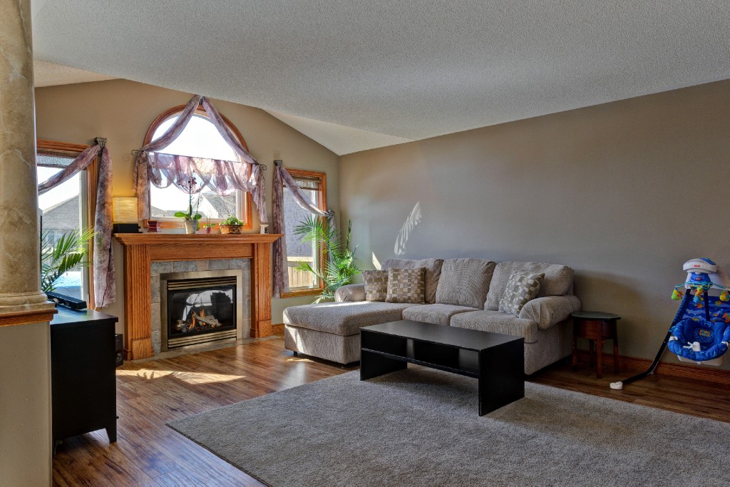627 HUMBER DR, Sarnia, Ontario, Canada