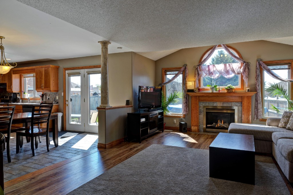 627 HUMBER DR, Sarnia, Ontario, Canada