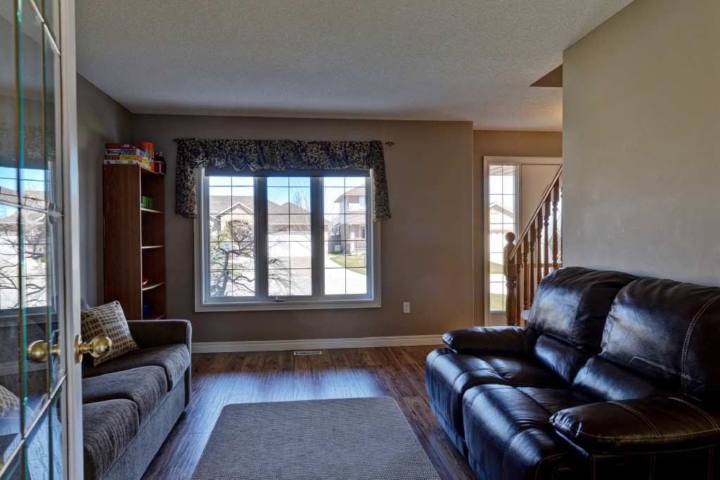627 HUMBER DR, Sarnia, Ontario, Canada