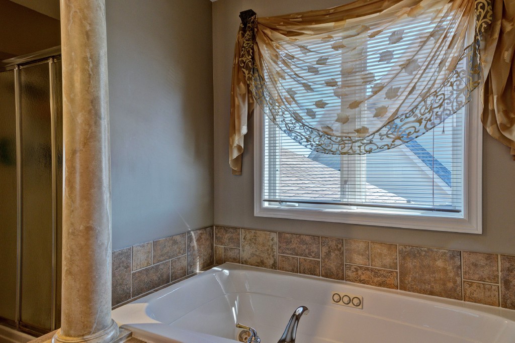 627 HUMBER DR, Sarnia, Ontario, Canada