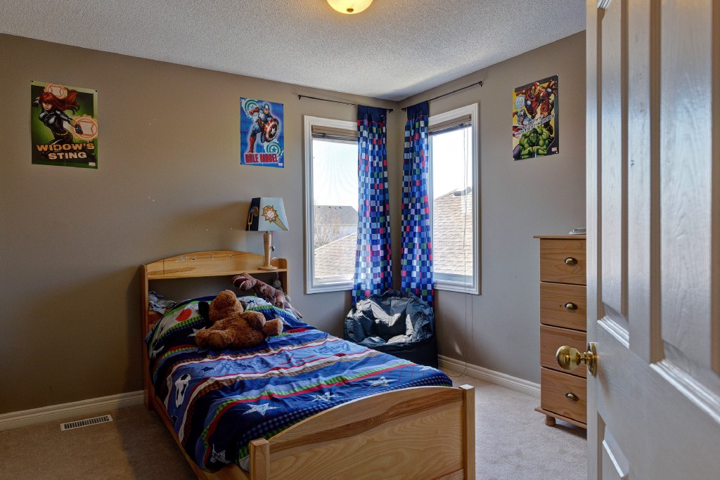 627 HUMBER DR, Sarnia, Ontario, Canada