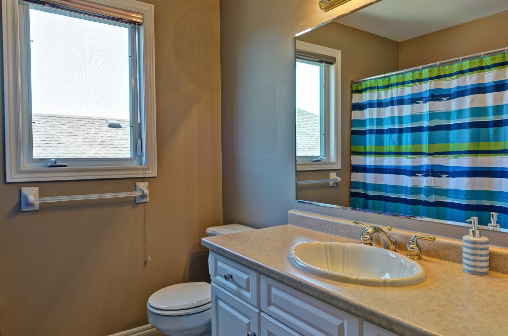 627 HUMBER DR, Sarnia, Ontario, Canada