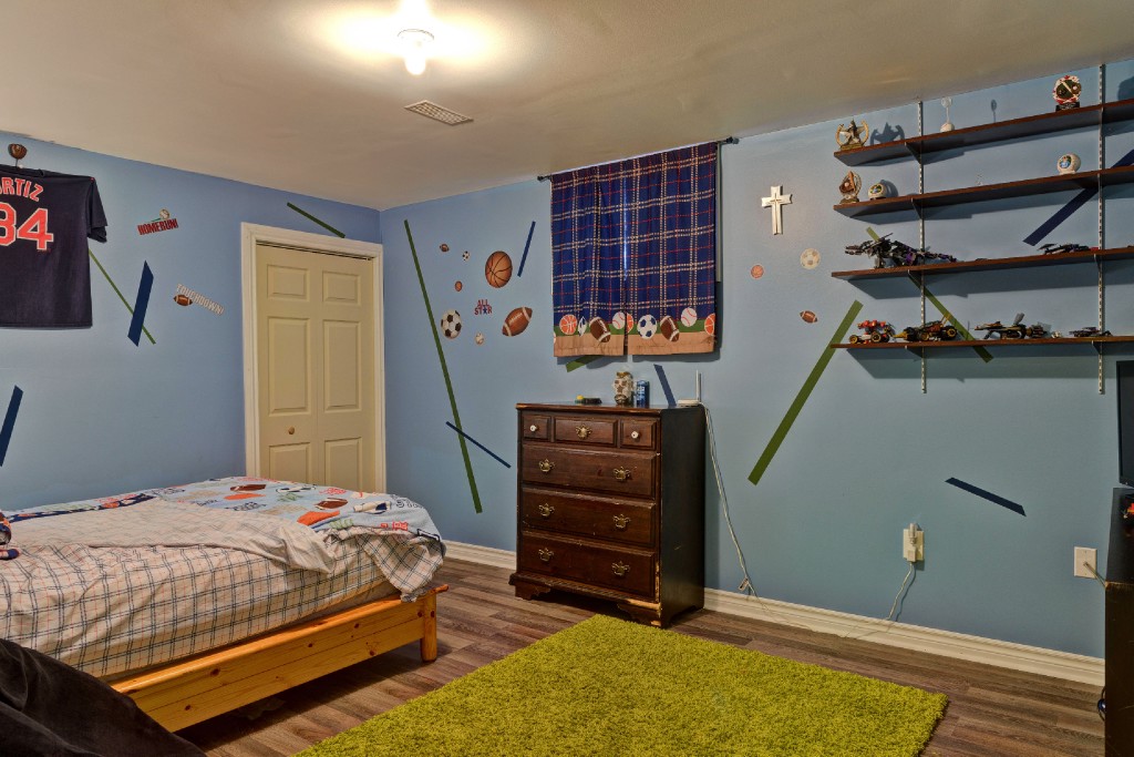 627 HUMBER DR, Sarnia, Ontario, Canada
