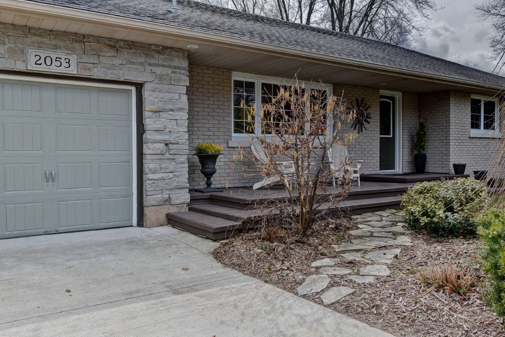 2053 LAKESHORE RD, Sarnia, Ontario, Canada