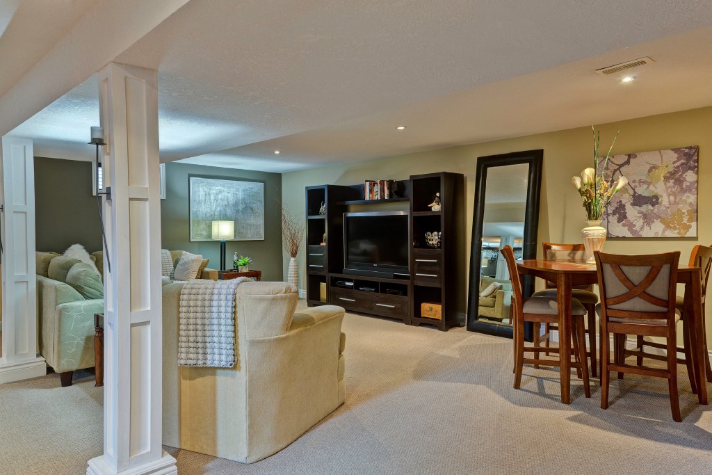 2053 LAKESHORE RD, Sarnia, Ontario, Canada