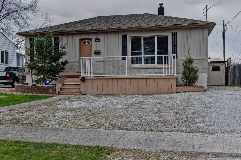 208 ARTHUR ST, Point Edward, Ontario, Canada