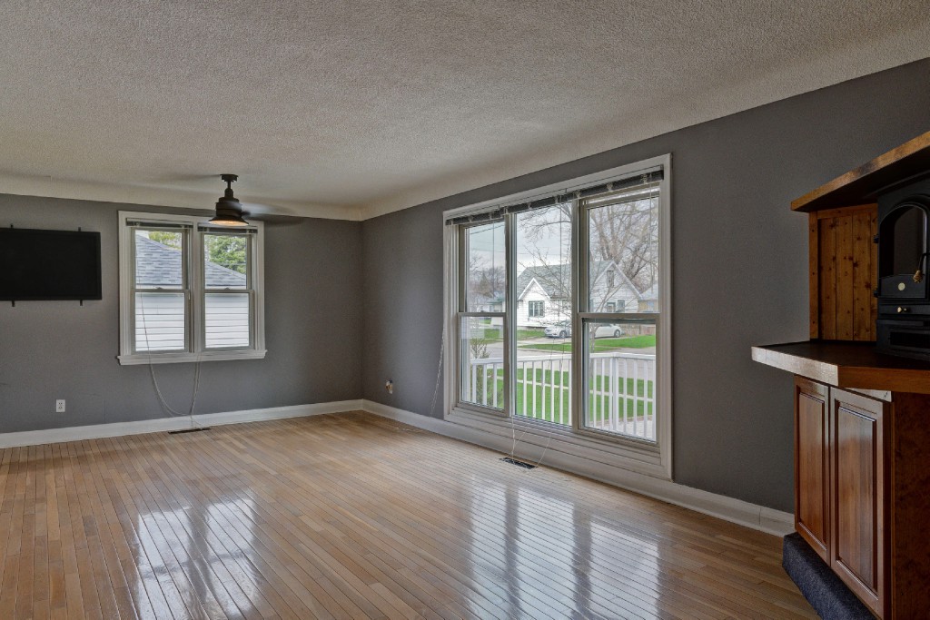 208 ARTHUR ST, Point Edward, Ontario, Canada