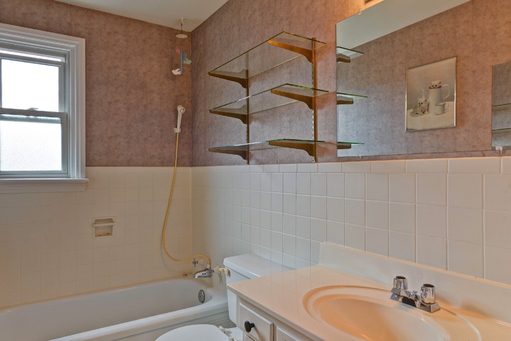 208 ARTHUR ST, Point Edward, Ontario, Canada
