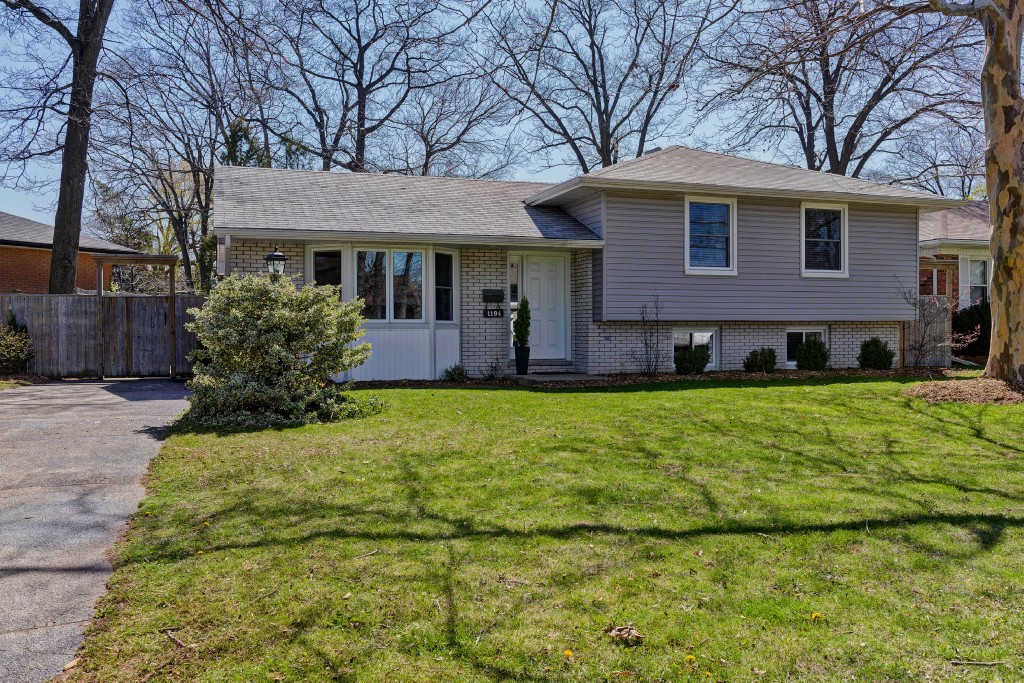 1194 THOMAS DR, Sarnia, Ontario, Canada