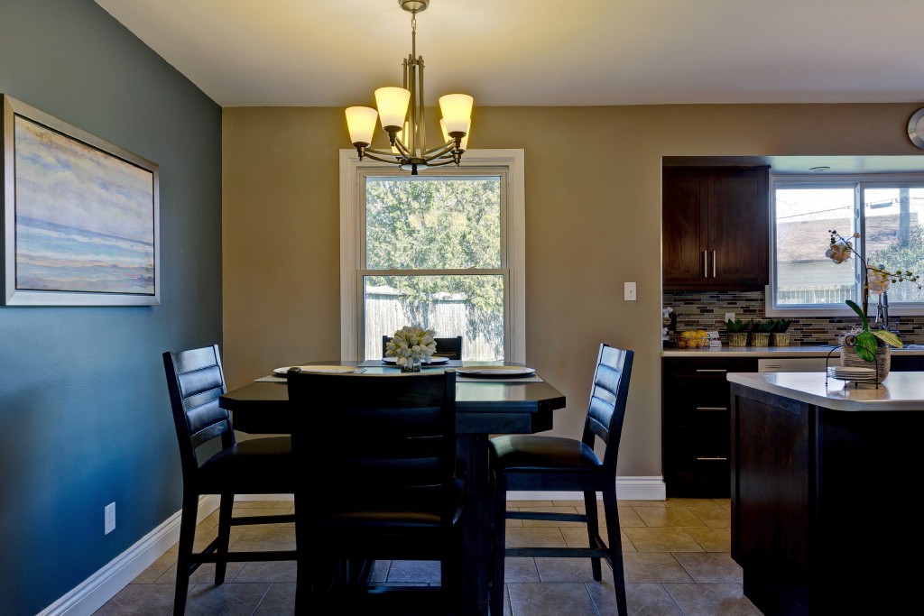 1194 THOMAS DR, Sarnia, Ontario, Canada
