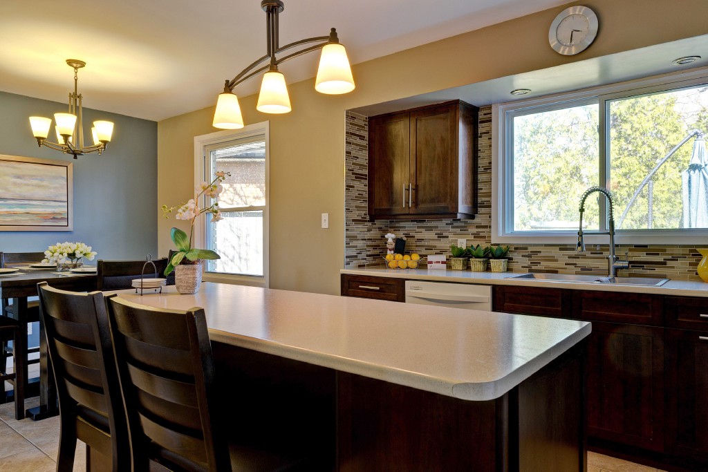 1194 THOMAS DR, Sarnia, Ontario, Canada