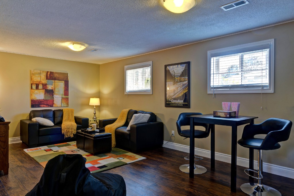1194 THOMAS DR, Sarnia, Ontario, Canada