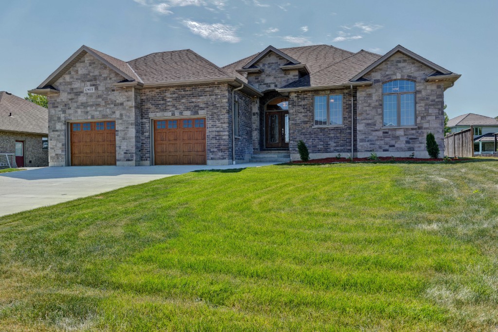 6903 ELIZABETH WAY, Plympton-Wyoming, Ontario, Canada
