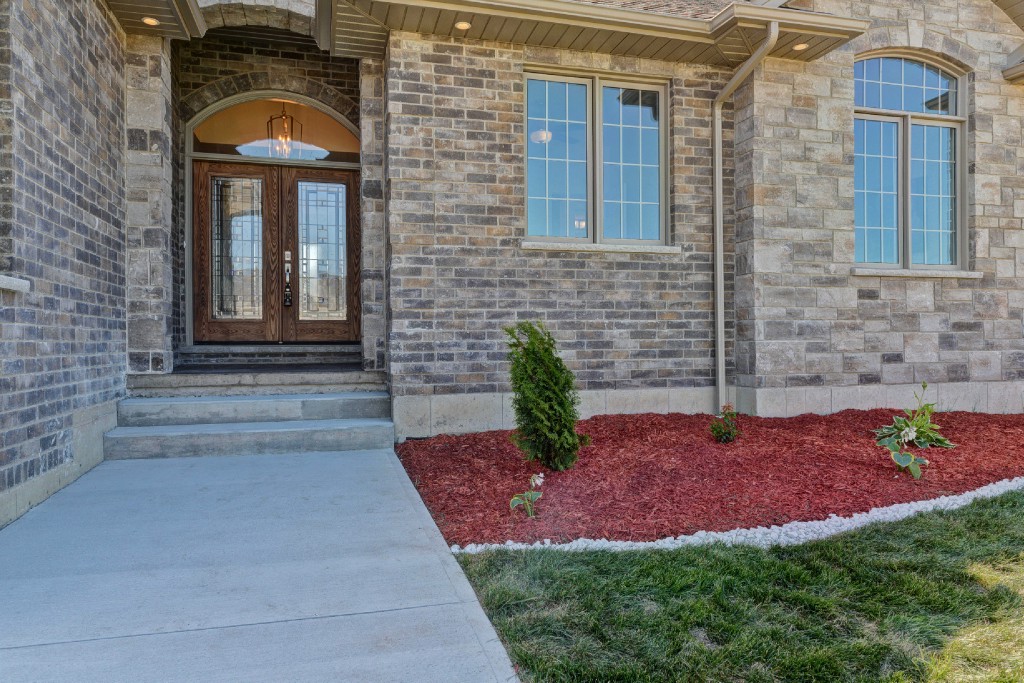 6903 ELIZABETH WAY, Plympton-Wyoming, Ontario, Canada