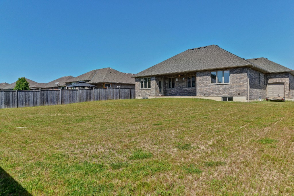 6903 ELIZABETH WAY, Plympton-Wyoming, Ontario, Canada