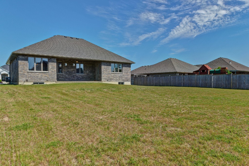 6903 ELIZABETH WAY, Plympton-Wyoming, Ontario, Canada