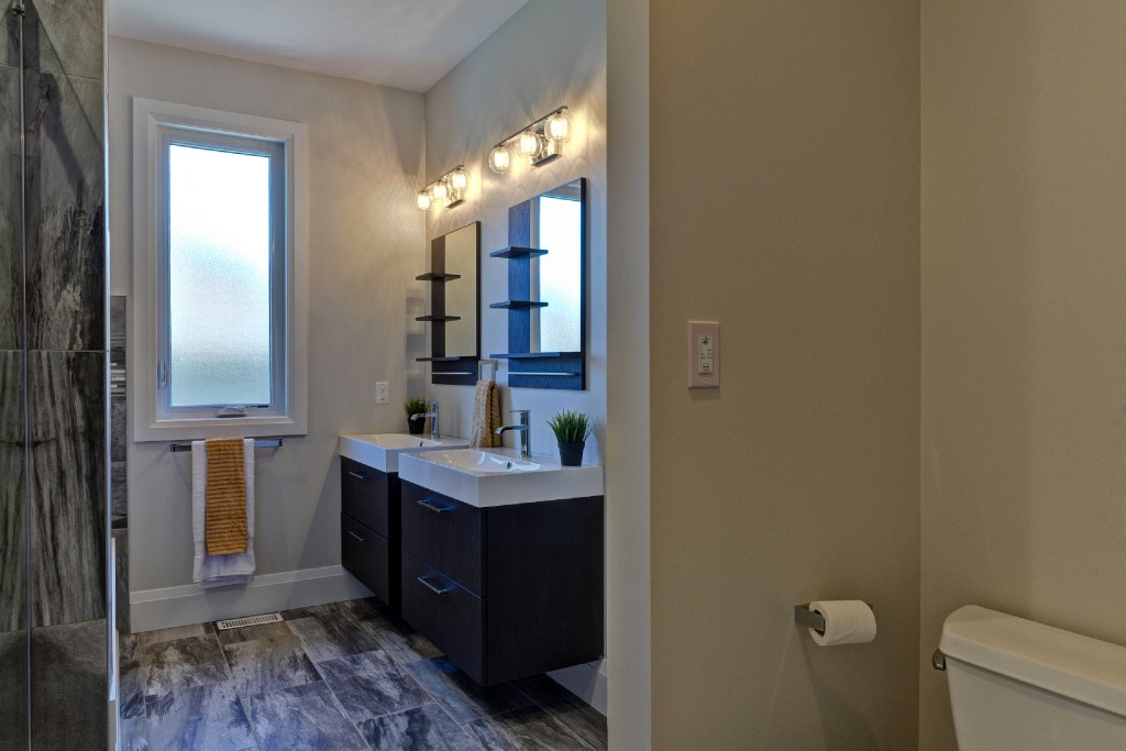 6903 ELIZABETH WAY, Plympton-Wyoming, Ontario, Canada