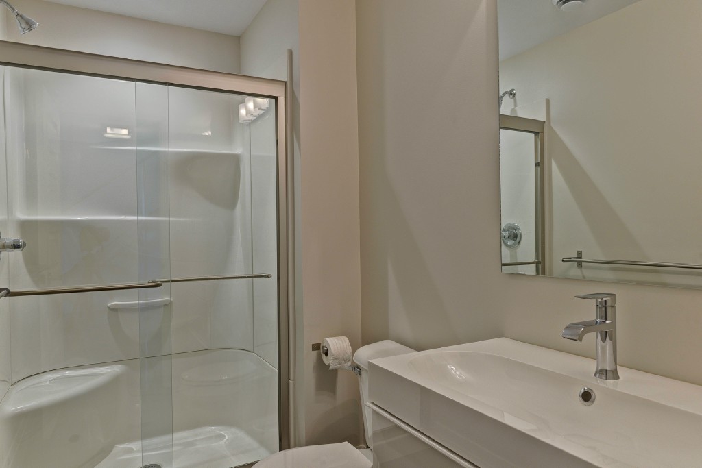 6903 ELIZABETH WAY, Plympton-Wyoming, Ontario, Canada