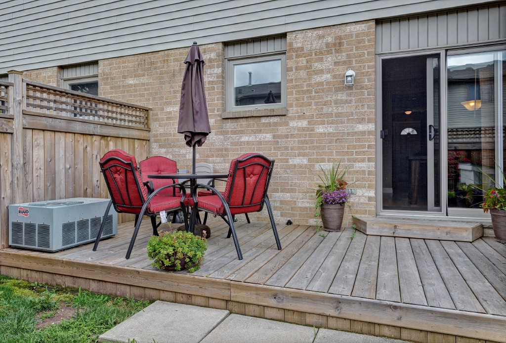 27 YORK CRES 21, Sarnia, Ontario, Canada